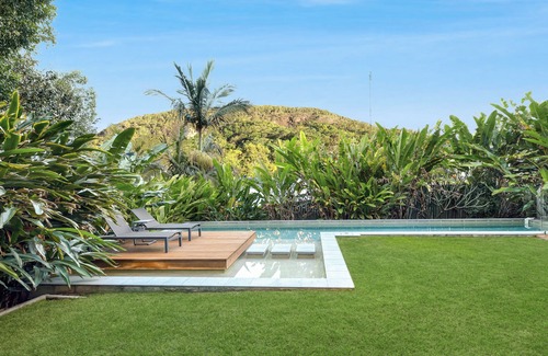 Mount Coolum House | Extraordinary Dome Retreat with Mount Coolum Views