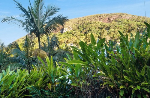 Mount Coolum House | Extraordinary Dome Retreat with Mount Coolum Views