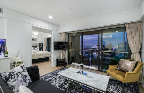 Auckland Central Business District Apartment | Extravagant Escape