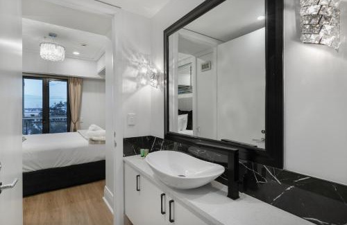 Auckland Central Business District Apartment | Extravagant Escape