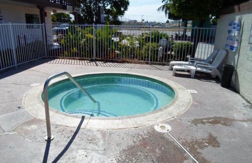 Newark Hotel | EZ 8 Motel Newark