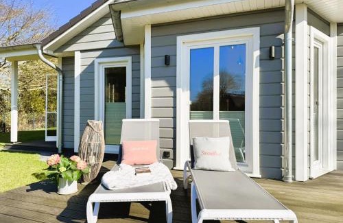 Grundhof House | Fördezauber - Ruhiges Ferienhaus mit eingezäuntem Garten und Kamin