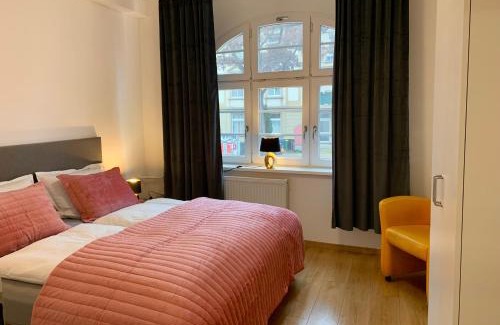 Daberstedt Apartment | Für Gruppen und Familien - große Ferienwohnung Nähe Stadtpark, 4 Schlafzimmer, 2 Bäder, Terrasse, Parkplatz