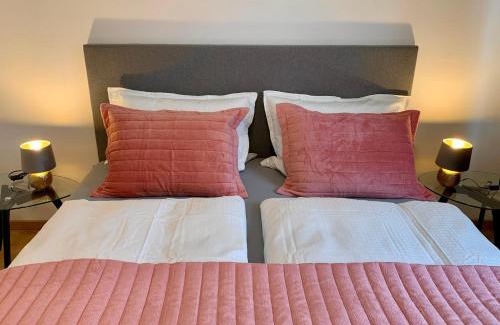 Daberstedt Apartment | Für Gruppen und Familien - große Ferienwohnung Nähe Stadtpark, 4 Schlafzimmer, 2 Bäder, Terrasse, Parkplatz