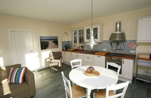 Thiessow Apartment | F: Holiday apartment Ostseerausch No. 01 with terrace - Ferienwohnung Ostseerausch