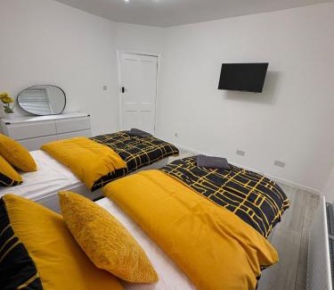North Glasgow Apartment | F1 2BR Free Parking Walk Dist CityC