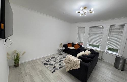 North Glasgow Apartment | F1 2BR Free Parking Walk Dist CityC