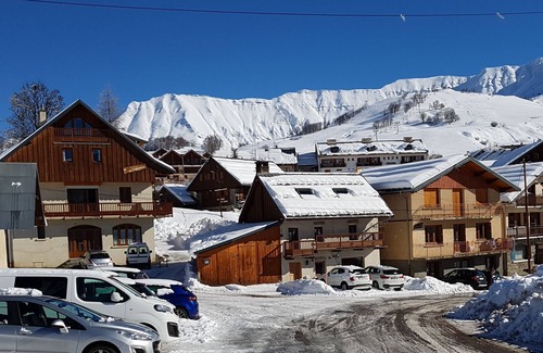 Albiez-Montrond Apartment | F1 mezzanine 5 people maximum - Bright - View of the Aiguilles d'Arves mountains