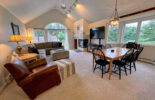 Bretton Woods Condo | F14 Bretton Woods Condo along golf course, short walk from Omni Mount Washington Hotel!