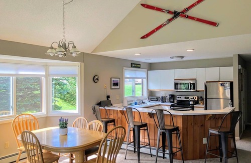 Bretton Woods House | F16 Fairway Village Condo with great mountain views, 8 min walk from Mount Washington Hotel! AC!