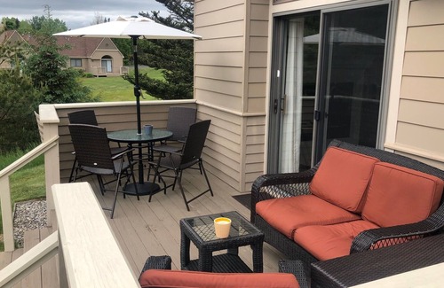 Bretton Woods House | F16 Fairway Village Condo with great mountain views, 8 min walk from Mount Washington Hotel! AC!