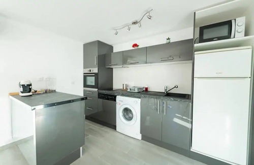 Saint-Jean-de-Vedas Apartment | F2 Calme, Terrace, Climatisation