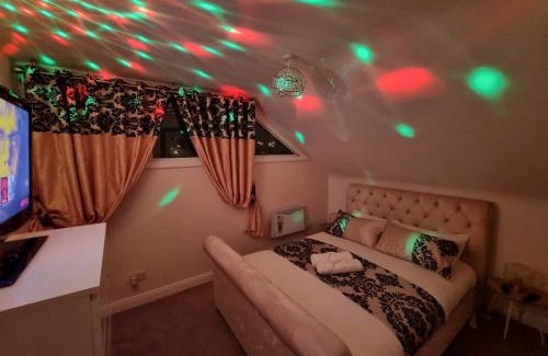 Leeds Apartment | *F43NH* Setup for your most relaxed & Cosy stay + Free Parking + Free Fast WiFi *