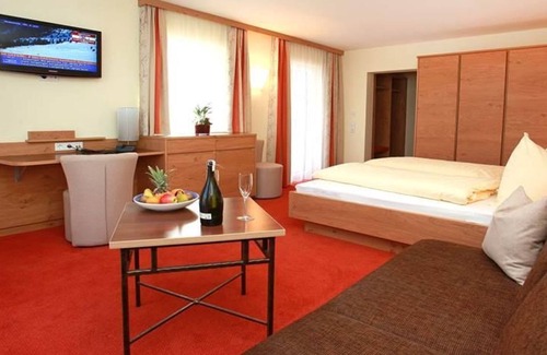 Maria Alm am Steinernen Meer House | Family room with shower, WC - Hotel Bachschmied KG