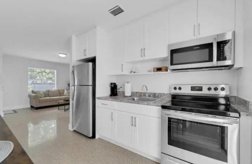 Buena Vista House | Fab 4BR Twin Villas Near Design District and Wynwood