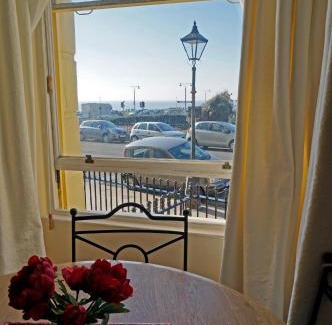 Hove Apartment | Fab Brunswick by the sea