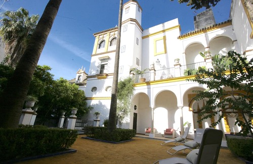 Santa Cruz Villa | FAB CHATEAU BEHIND CATHEDRAL ENTIRELY PROPERTY WITH GARDEN AND POOL