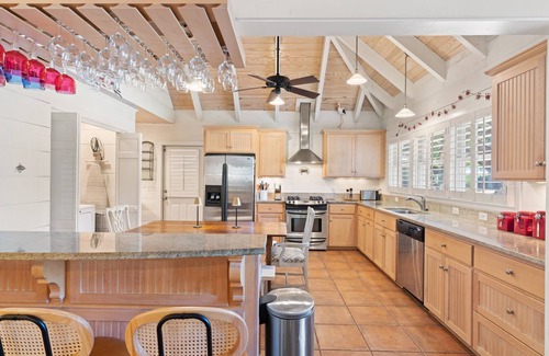East Beach Cottage | FAB East Beach Cottage, Pets, Pool & Spa; 30 Sec to the BEACH! 6 seat golf cart!