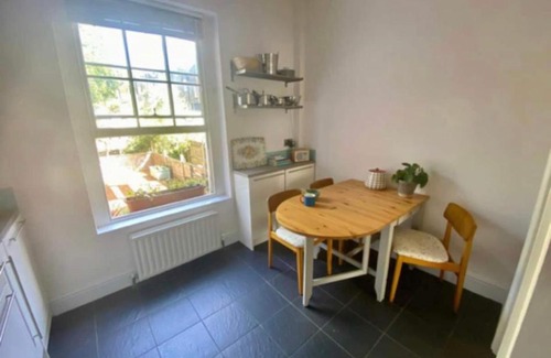 Haverstock Apartment | Fab location 2 bedroom garden flat camden