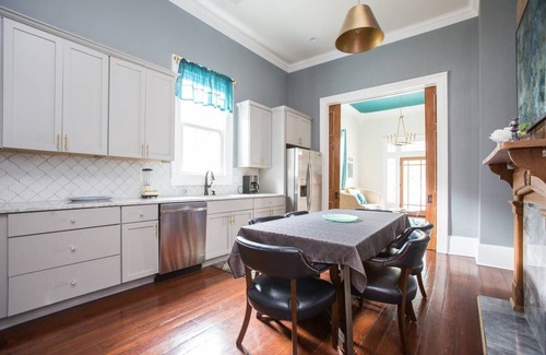 Irish Channel House | Fab Roomy Irish Channel Pad off Magazine Street