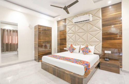 Pitampura Hotel | Fabexpress Baba'S Inn