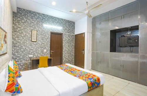 Noida Hotel | FabExpress Comfirt inn