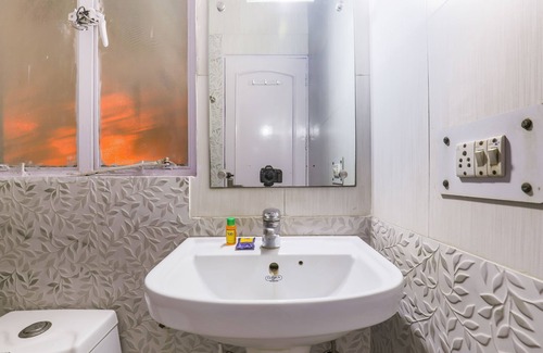 Noida Hotel | FabExpress Hemkunt Mansion