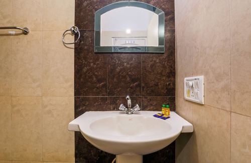 Noida Hotel | FabExpress Hemkunt Mansion