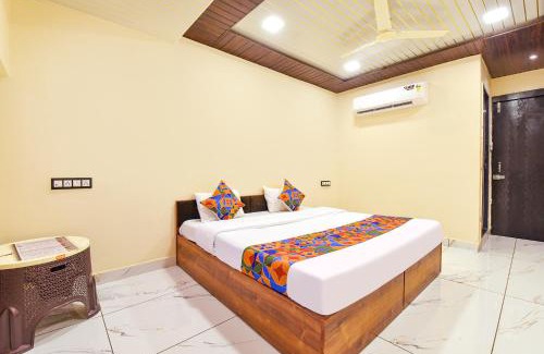 Ujjain Hotel | FabExpress Himansh - About a minute walk to Mahakaleshwar Jyotirlinga