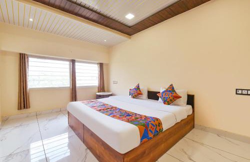 Ujjain Hotel | FabExpress Himansh - About a minute walk to Mahakaleshwar Jyotirlinga