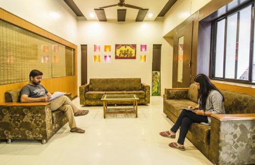 Central Pune Hotel | FabExpress Karishma - Shivaji Nagar, Pune