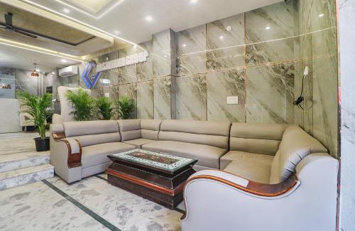 Mahipalpur Hotel | FabExpress Rainbow Villa - Nr IGI Airport New Delhi