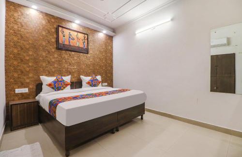 Mahipalpur Hotel | FabExpress Rainbow Villa - Nr IGI Airport New Delhi