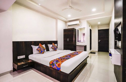 Nashik Road Hotel | Fabexpress Raj Tourist