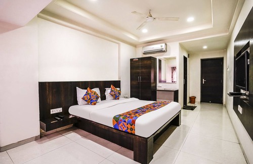 Nashik Road Hotel | Fabexpress Raj Tourist