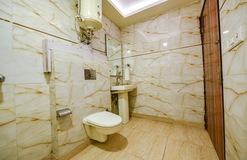 New Delhi Hotel | Fabexpress Seven Heaven