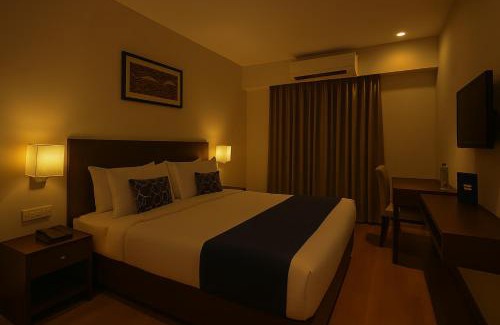 Okhla Hotel | FabExpress The Paradise - Nr Apollo Hospital