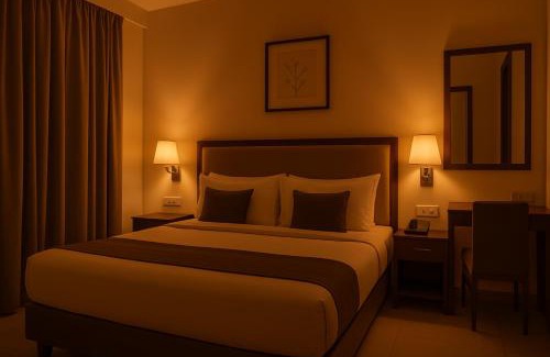 Okhla Hotel | FabExpress The Paradise - Nr Apollo Hospital