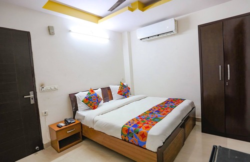 Okhla Hotel | Fabexpress The Paradise
