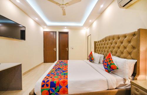 Chittaranjan Hotel | FabHotel AK Villa