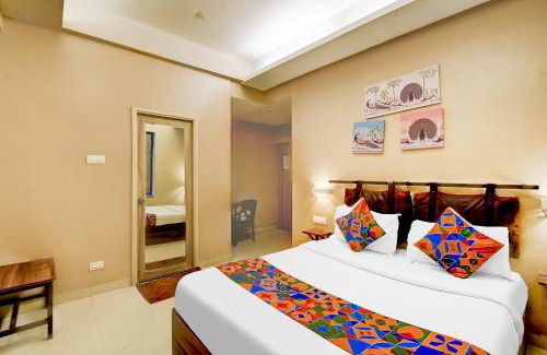Nampally Hotel | FabHotel Arastu Plaza - Nr Nampally Railway Station