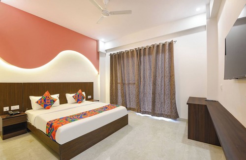 Faridabad Hotel | Fabhotel Black Pepper