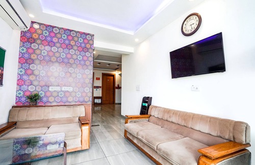 Sector 31 Hotel | Fabhotel Emoji Stays
