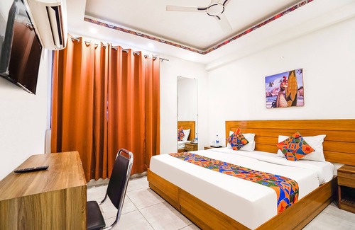 Sector 31 Hotel | Fabhotel Emoji Stays