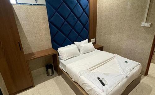 Kamathipura Hotel | FabHotel Firdous - Mumbai Central
