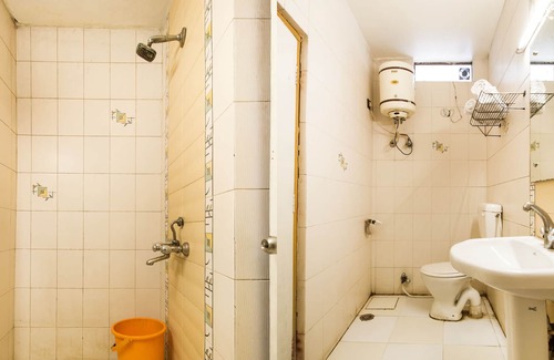 Hatigaon Hotel | Fabhotel Gns Suites