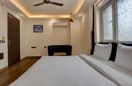 Kalkaji Hotel | FabHotel Golden Dream