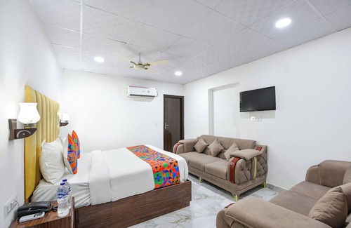 New Delhi Hotel | Fabhotel Golden Key Inn
