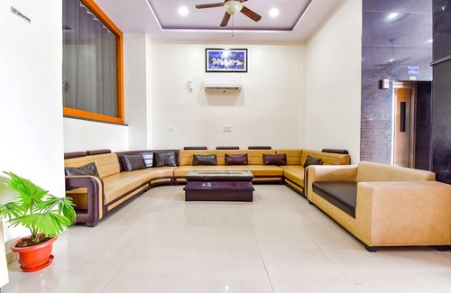 Mansarovar Hotel | FabHotel Golden Leaf I