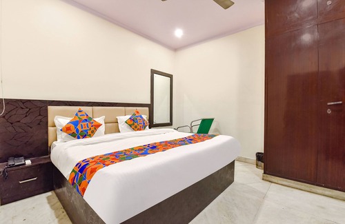 Mansarovar Hotel | FabHotel Golden Leaf I